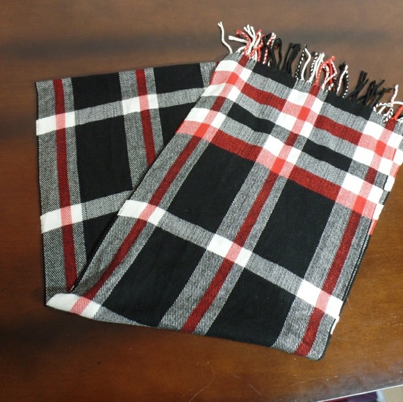 Lot 2 scarfs- - Picture 5 of 6